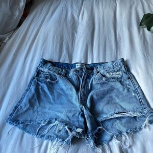 Abercrombie & Fitch Mid Rise Boyfriend Short
Size28